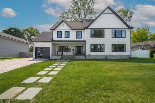 17 Meadow Rd, Clark, NJ, 07066-2106 | Card Image