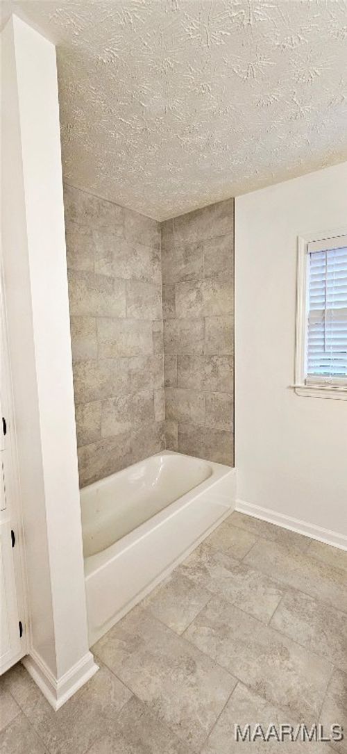 3740 Fieldcrest Dr, Montgomery, AL, 36111-3108 | Card Image