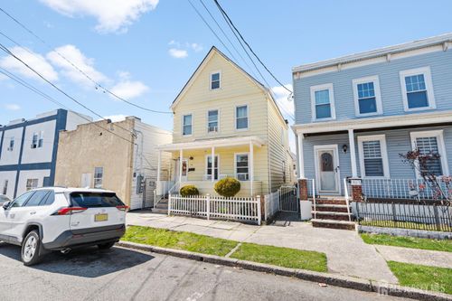 311 Gifford St, Perth Amboy, NJ, 08861-3907 | Card Image