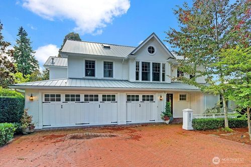 8975 Ne 10th St, Bellevue, WA, 98004-3913 | Card Image