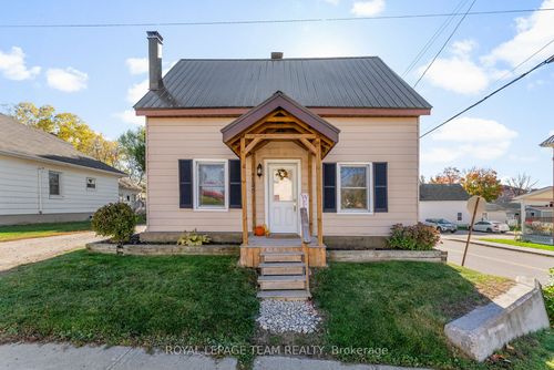 145 Munroe Ave W, Renfrew, ON, K7V3L2 | Card Image