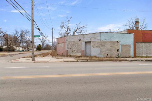 6870 E Davison St, Detroit, MI, 48212-1928 | Card Image