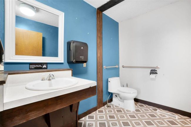 Restroom | Image 13