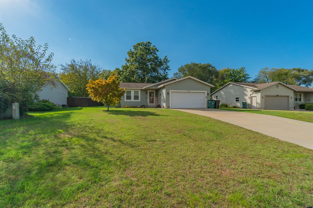 Emerald St, Norton Shores, MI 49441