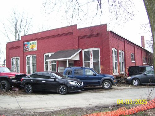 814 E Jefferson St, Goshen, IN, 46528-3520 | Card Image