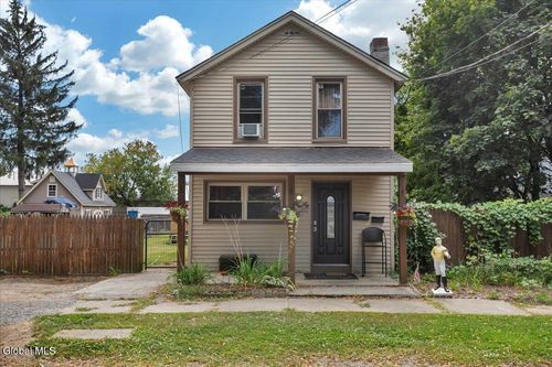 68 Marvin St, Saratoga Springs, NY, 12866-1914 | Card Image