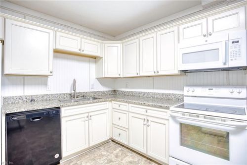 2423 Shafer St, Norfolk, VA, 23513-2701 | Card Image