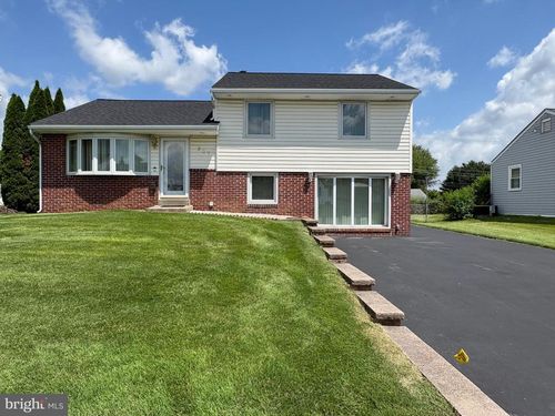 207 Bramber Dr, BROOMALL, PA, 19008-3702 | Card Image