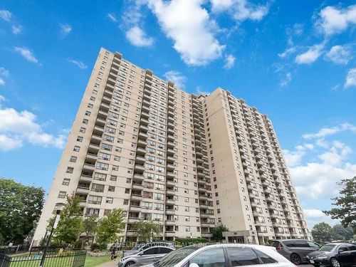 2213-390 Dixon Road, Etobicoke, ON, M9R1T4 | Card Image