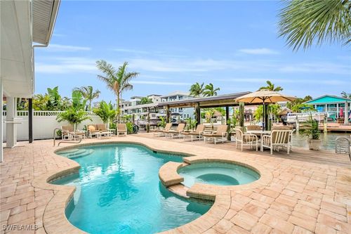 218 Primo Dr, FORT MYERS BEACH, FL, 33931-2716 | Card Image