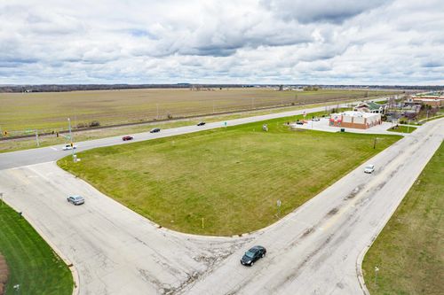 3825 Drew Ave, Sandwich, IL, 60548-2490 | Card Image