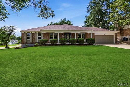 541 Princeway Ct, Manchester, MO, 63011-4064 | Card Image