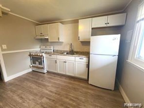 32655 Grand Traverse St, Westland, MI, 48186-4717 | Card Image