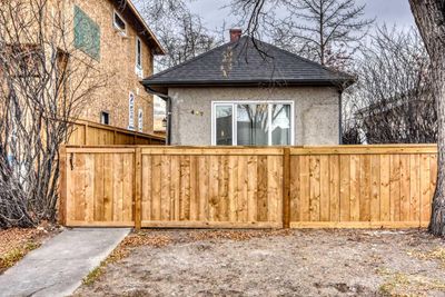 7437 21a St Se, House other with 2 bedrooms, 1 bathrooms and 1 parking in Calgary AB | Image 2