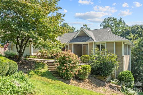 324 Dawnbrook Dr, Flat Rock, NC, 28731-8578 | Card Image