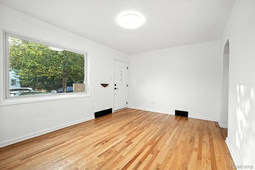 7445 Rockdale, Redford, MI, 48239-1018 | Card Image