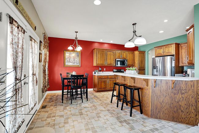 Eat in kitchen with breakfast bar | Image 11