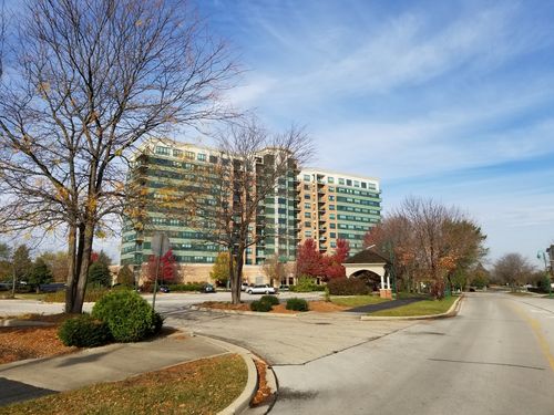 unit-403-6420 Double Eagle Dr, Woodridge, IL, 60517-1760 | Card Image