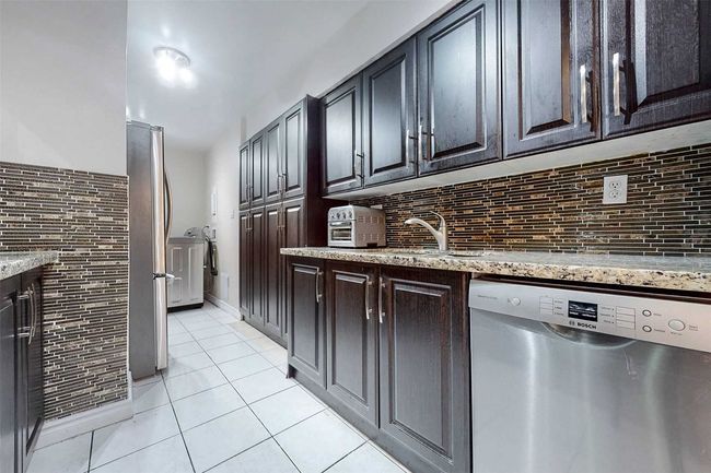 611 - 390 Dixon Rd, Condo with 3 bedrooms, 2 bathrooms and 1 parking in Etobicoke ON | Image 14