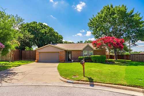 3727 French Wood Dr, Arlington, TX, 76016-2918 | Card Image