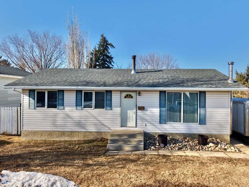 9610 77 Avenue, Peace River, AB, T8S1E5 | Card Image