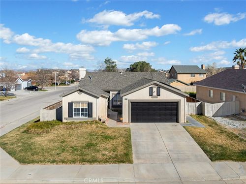 14621 Carob St, Victorville, CA, 92394-7011 | Card Image