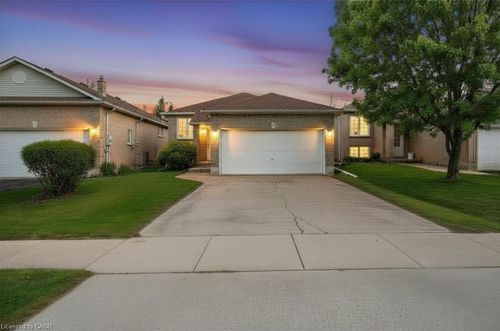 8 Bradley Lane, Brantford, ON, N3T6R5 | Card Image