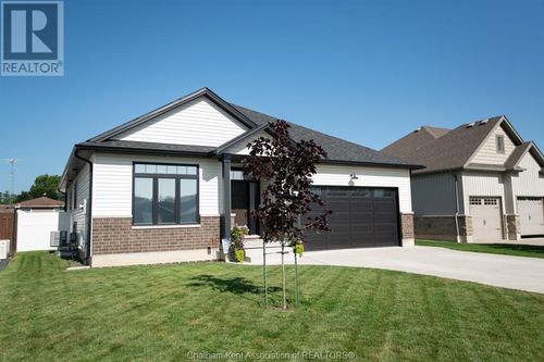 7 Venture Cres, Dresden, ON, N0P1M0 | Card Image