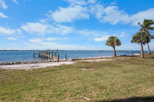 918 Edgewater Dr, ENGLEWOOD, FL, 34223-4238 | Card Image