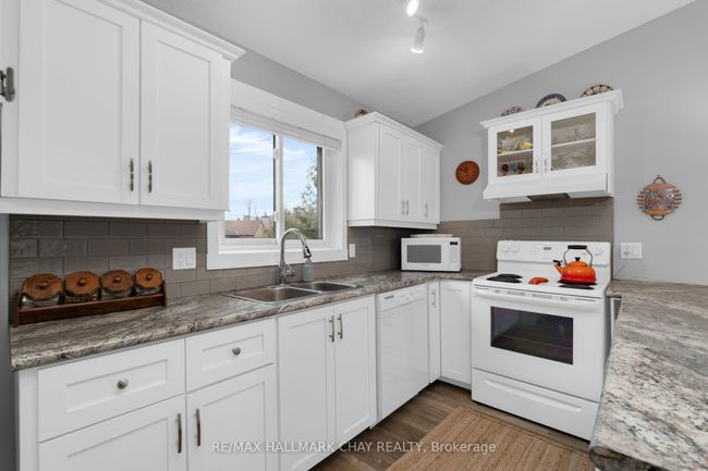 172 Escarpment Cres, Condo with 2 bedrooms, 1 bathrooms and 1 parking in Collingwood ON | Image 6