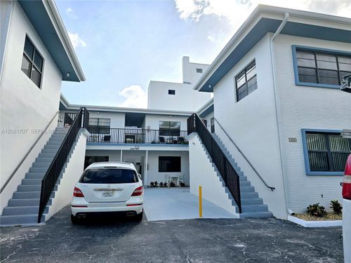 b101-322 Harding St, Hollywood, FL, 33019-3651 | Card Image