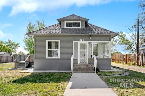 223 W Boulevard, New Plymouth, ID, 83655-3003 | Card Image