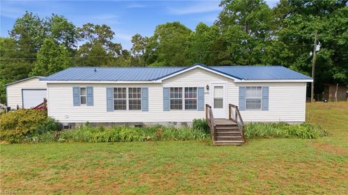 4790 Waynick Meadow Rd, Asheboro, NC, 27205-1768 | Card Image