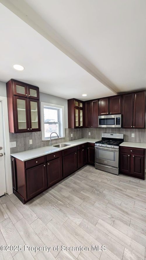 1-124 Willow St, Wilkes Barre, PA, 18702-1511 | Card Image