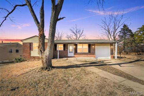 10557 Castle Dr, Saint Louis, MO, 63136-6003 | Card Image