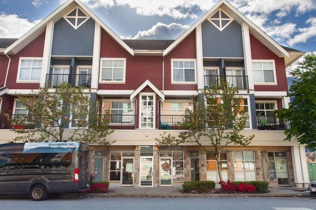 37872 Third Avenue, Townhouse with 3 bedrooms, 3 bathrooms and 1 parking in Squamish BC | Image 1