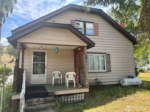 8 S Main St, Curlew, WA, 99118-5108 | Card Image