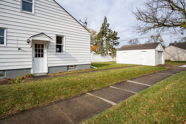 Side Entrance | Image 15