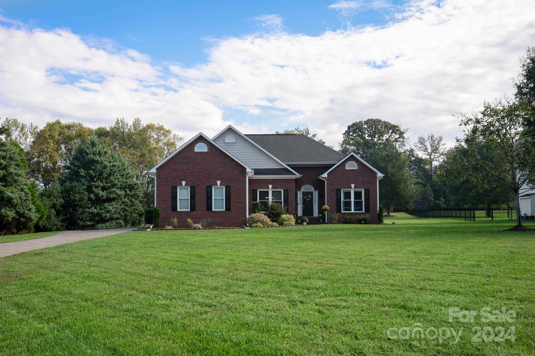 Potter Rd, Matthews, NC 28104
