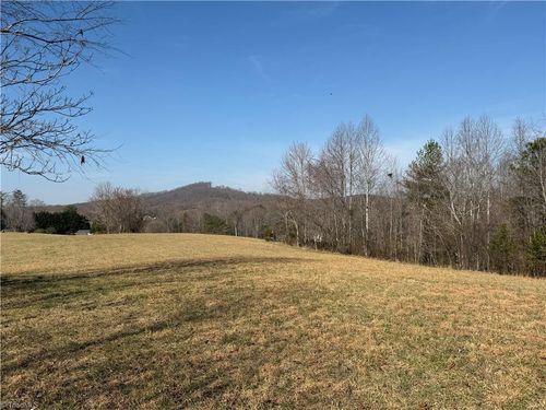 1442 Flippin Rd, Mount Airy, NC, 27030-7323 | Card Image