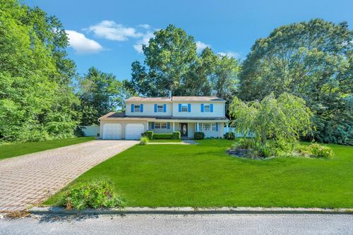 28 Niewood Dr, Ridge, NY, 11961-3101 | Card Image