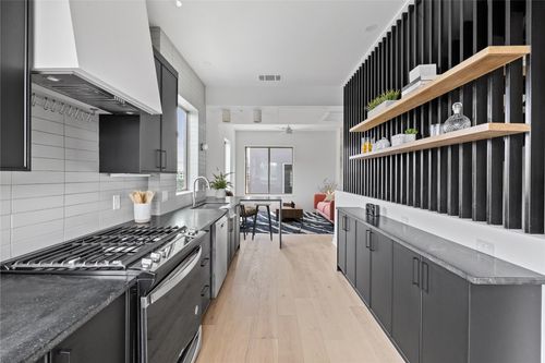 2102-700 Denson Dr, Austin, TX, 78752-4016 | Card Image