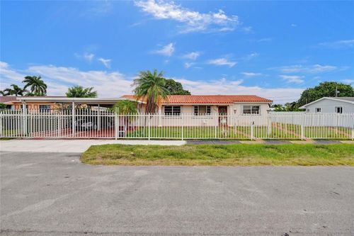 2831 Nw 212th St, Miami Gardens, FL, 33056-1161 | Card Image