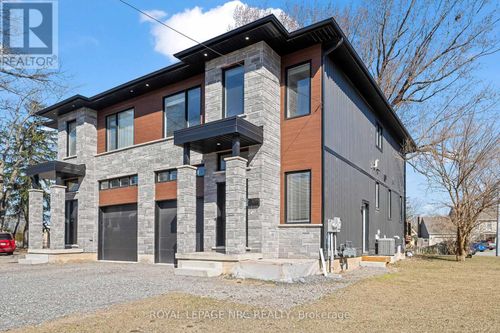 upper-668 Quaker Rd, Welland, ON, L3C3H2 | Card Image