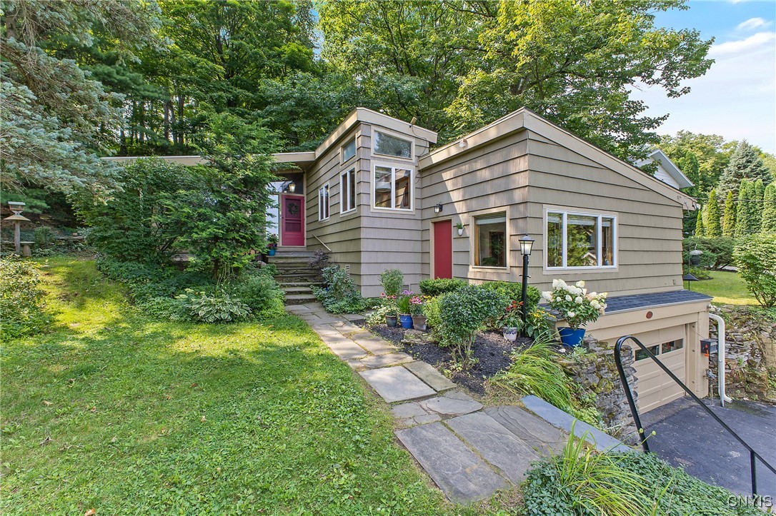 Alton St, Syracuse, NY 13215