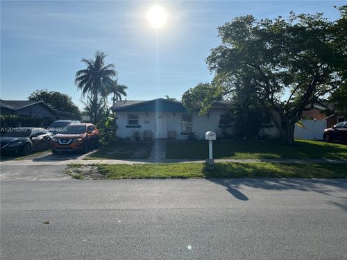 20011 Nw 33rd Ave, Miami Gardens, FL, 33056-1822 | Card Image