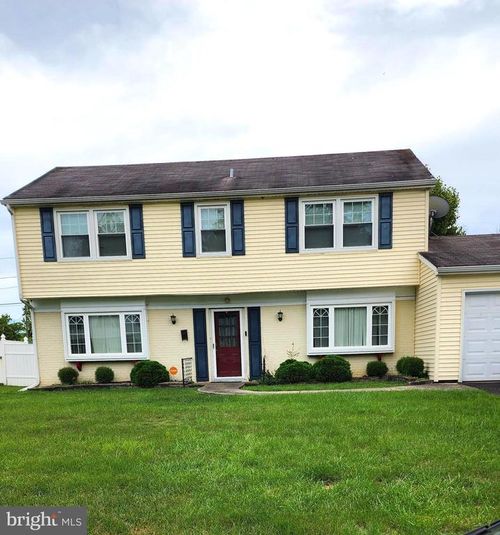 2 Earnshaw Ln, Willingboro, NJ, 08046-2312 | Card Image