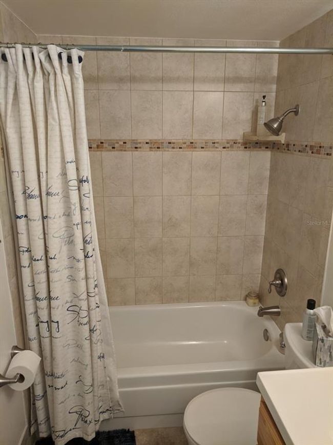 Hall bathroom | Image 17