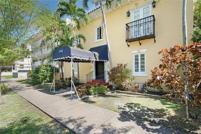 3 - 124 Mendoza Ave, Condo with 0 bedrooms, 1 bathrooms and null parking in Coral Gables FL | Image 1