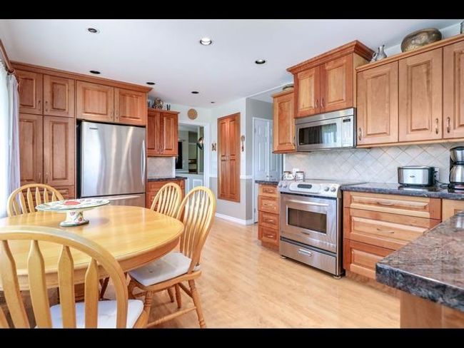 6005 Humphries Pl, House other with 5 bedrooms, 3 bathrooms and 6 parking in Burnaby BC | Image 9
